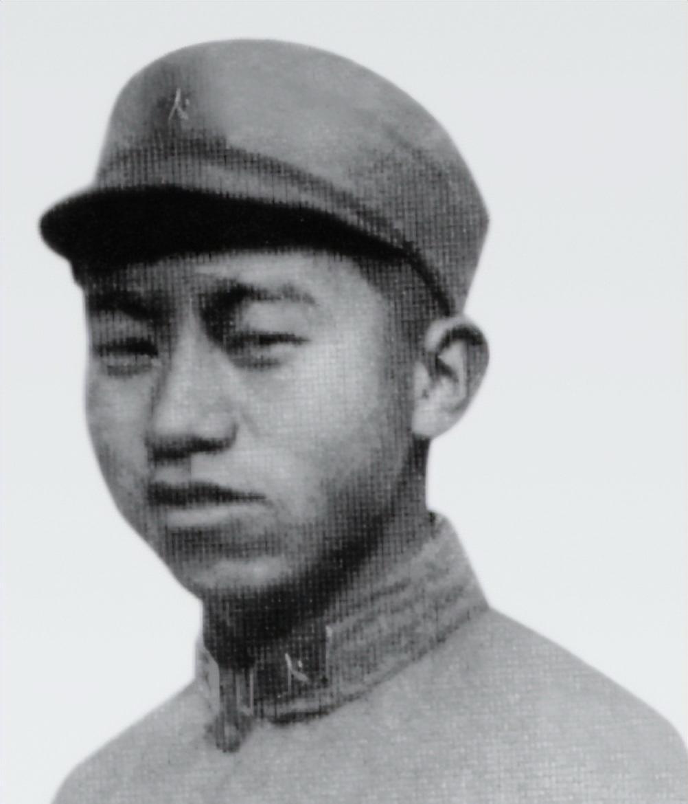 1943年，一个女干部奉命护送男科长去延安，一路上却死盯着他，脑子里只有一个念头