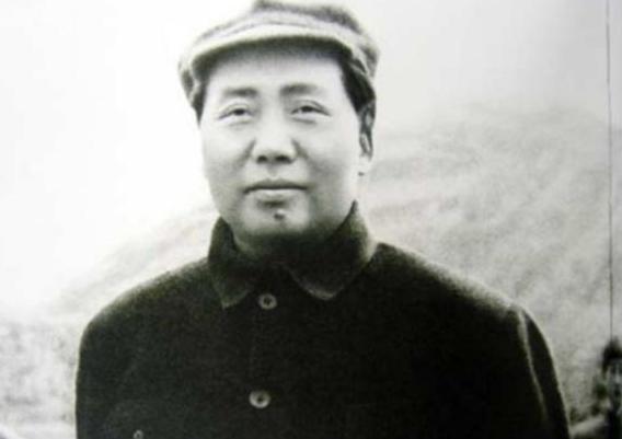 贺晓秋曾两次救下毛泽东，建国后其子上北京被毛主席接见，主席说道：我给你两个特权！