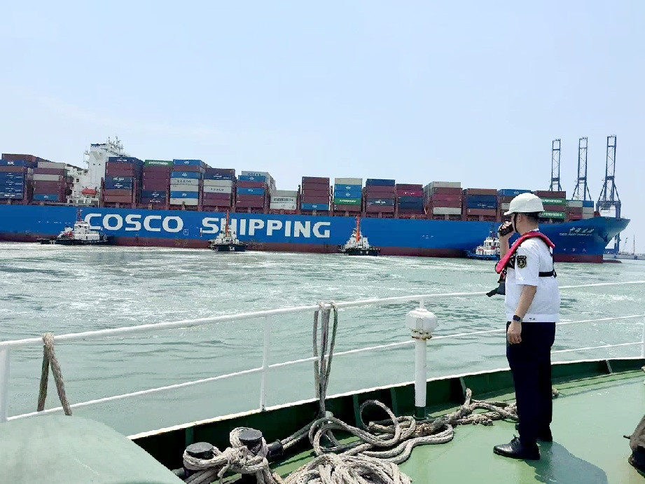 首艘12万吨级集装箱船靠泊洋浦港 “双向双枢纽港”建设取得历史性突破
