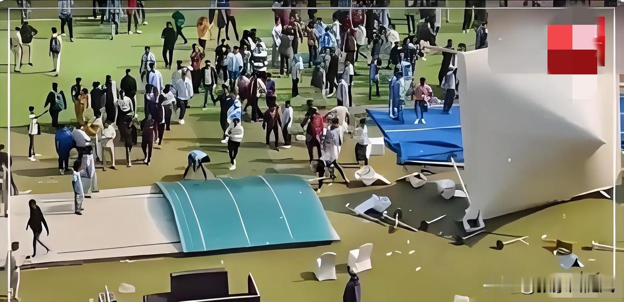 世界级球王梅西让印度人民破防了，在赛场只踢了十分钟，气的印度人冲进赛场打砸，把广