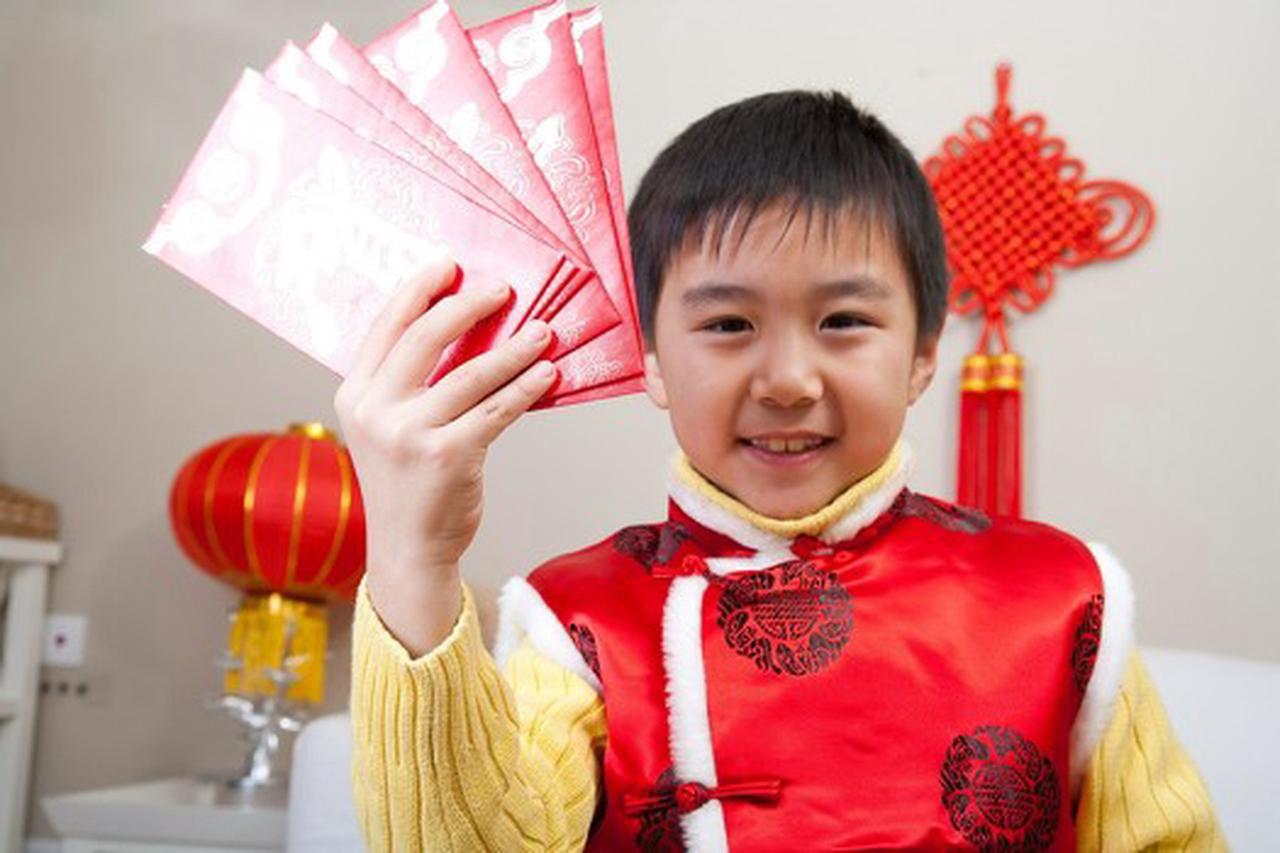 春节一到，孩子们最开心的就是收压岁钱，而银行也早早“盯”上了这笔钱。不少银行推出