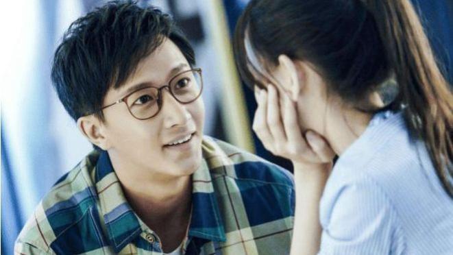 男人的这4个表现,是偷偷爱上你的“信号”,女人别傻傻不懂!