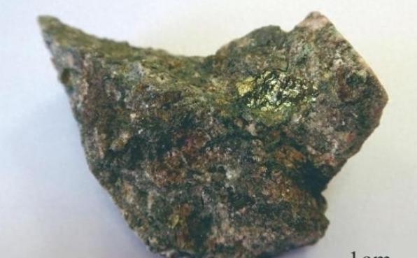中国买矿石坚持用人民币，不再玩美元那一套了。美国让澳大利亚必须用美元卖，结果自己