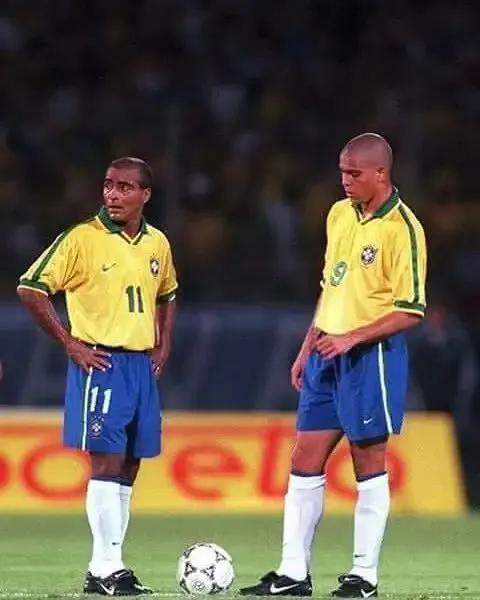 论身体素质，独狼罗马里奥是不及外星人的，但是，独狼同样也是很厉害的人物，虽然身高