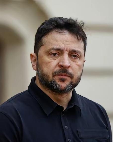 俄乌冲突，现在最尴尬的一定是泽连斯基！坦白说现在泽连斯基已经里外不是人了，因为