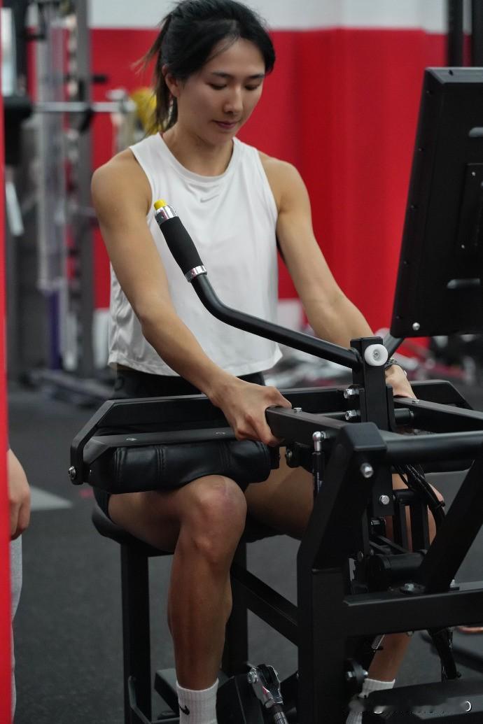 田径运动员林雨薇日常训练美拍，刻苦勤奋的小姑娘