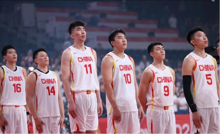 中国男篮决战伊朗队，首发阵容大调整，混子球员被踢掉，铜牌稳了就在今天下午，中
