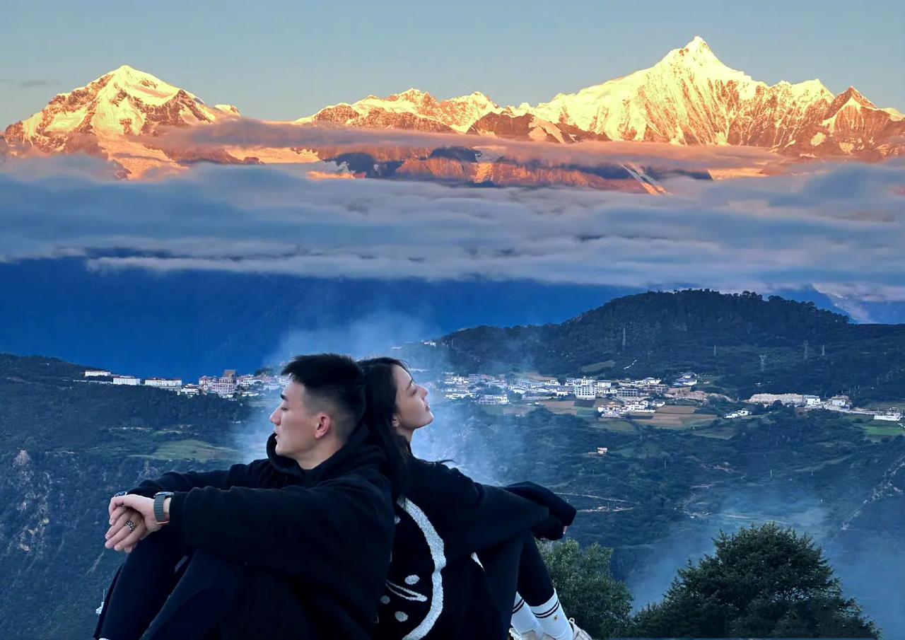 张馨予晒与老公合影庆结婚七周年，两人之间满满爱意！转眼，两个人结婚都七年了，