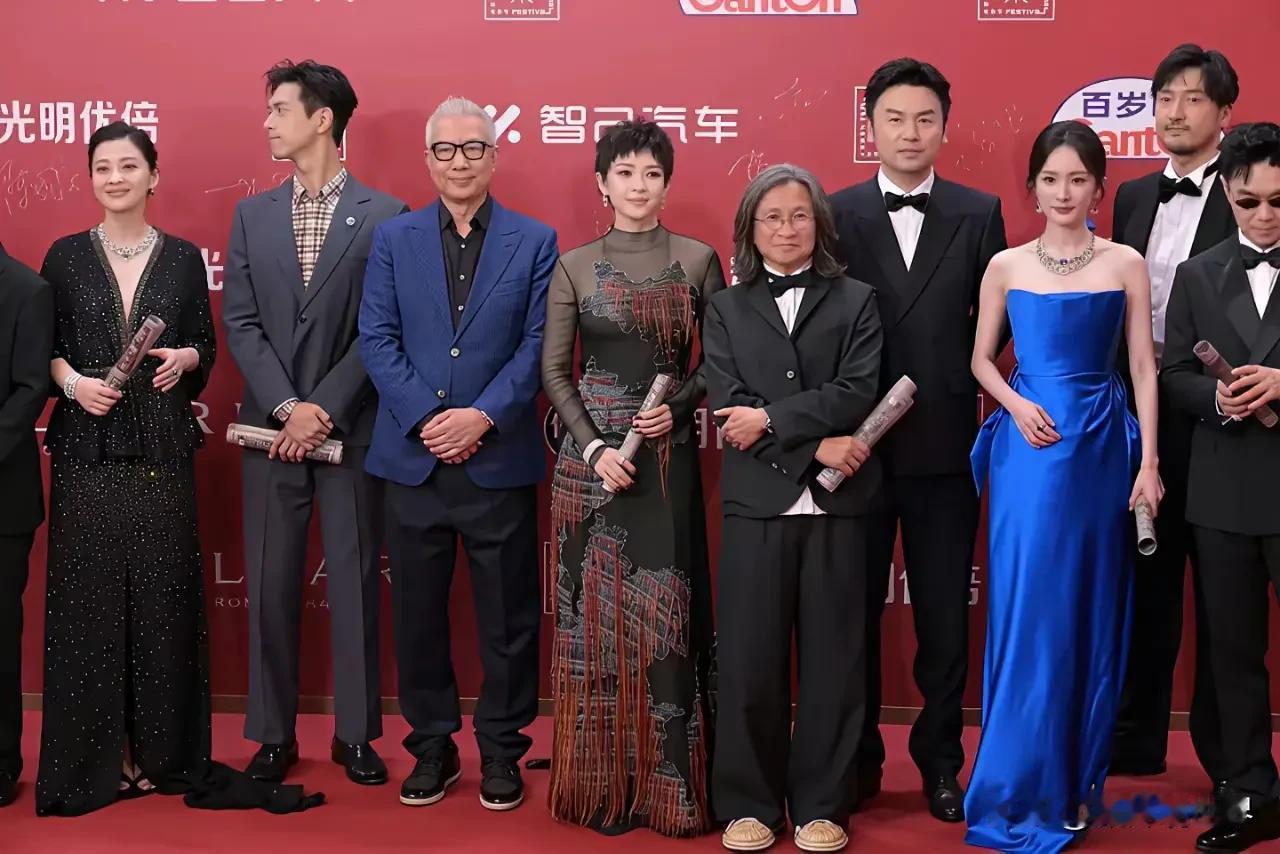 女二抢女主风头！故伎重演的杨幂这回怕要碰到头铁了[滑稽笑]谁叫她敢抢国际巨星章子怡
