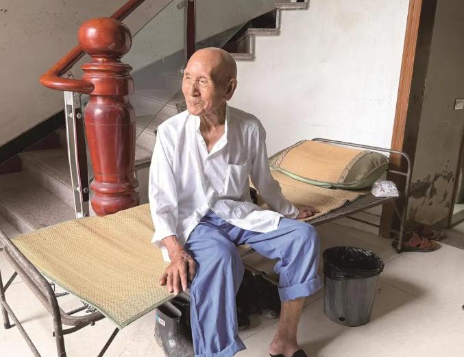 101岁“快乐水老人”，别急着学！真正的因果在基因上，你也有这样的基因吗？1
