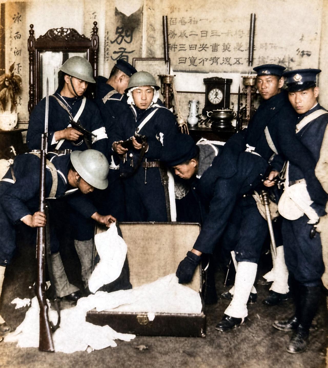 1932年上海一·二八事变期间，日本海军特别陆战队以搜捕抗日便衣队、查缴武器为名