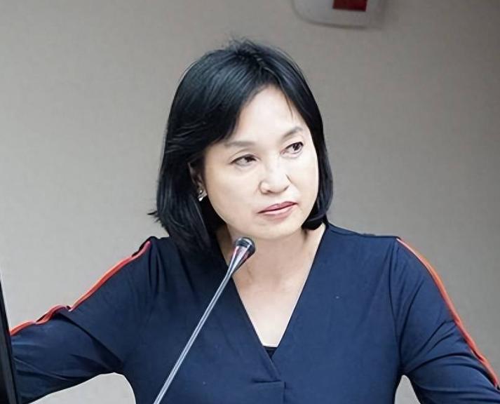 柯志恩悔死了！被蓝营甩下不管了！柯志恩现在彻底傻眼了。党内气氛忽然缓和