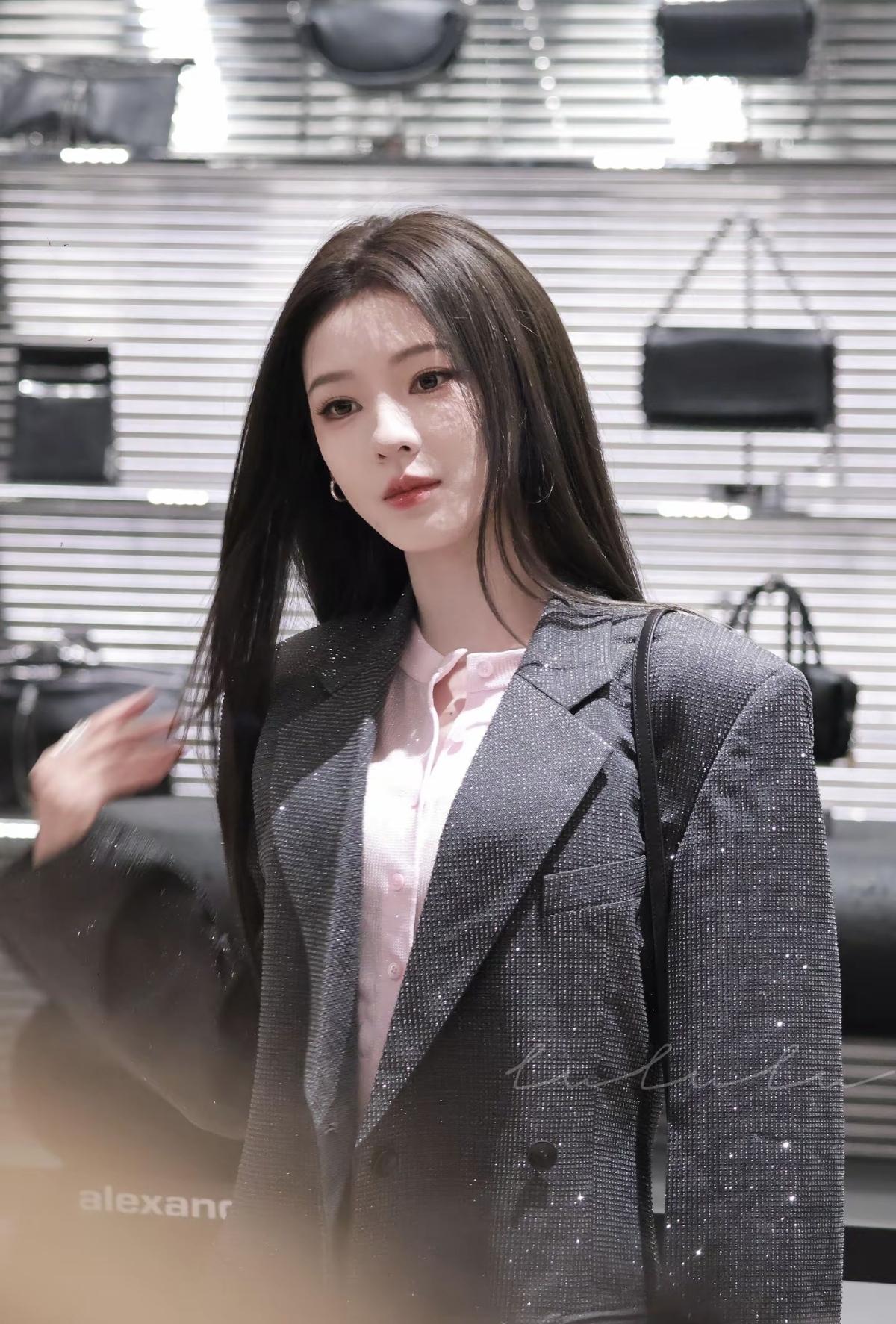 啊啊啊啊啊！曦曦，太美了！！曦曦杀我！美炸了！永远爱你曦曦[爱心]又美！又飒！又