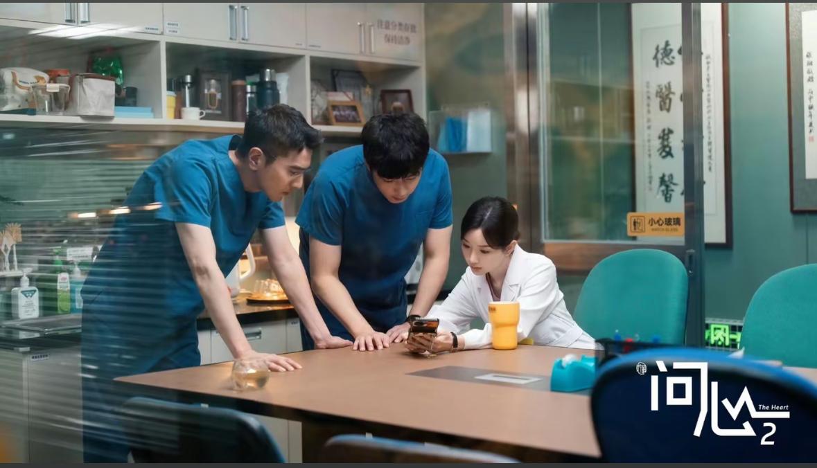 刚刚看完由赵又廷、毛晓彤主演的医疗剧《问心2》第十一、第十二集，周筱风（赵又廷）