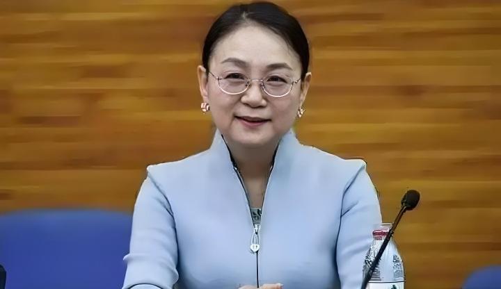 娃哈哈的宗馥莉算是中国有钱人吗？如果你还觉得是你已经落伍了！现在中国新晋的女富豪