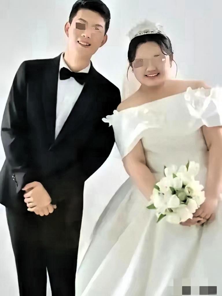 新郎母亲终于开口了！这场婚礼闹到最后，哪是仪式出了岔子，分明是人心早就没把对方当