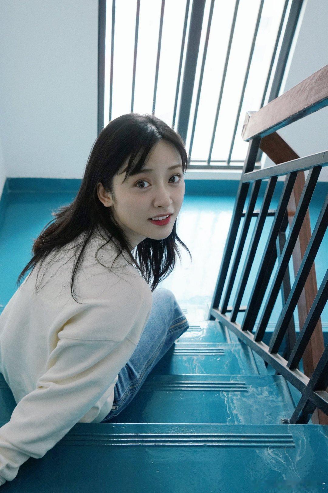 都说沈月演技木，徐若晗演技僵，同是小花谁更拉胯？