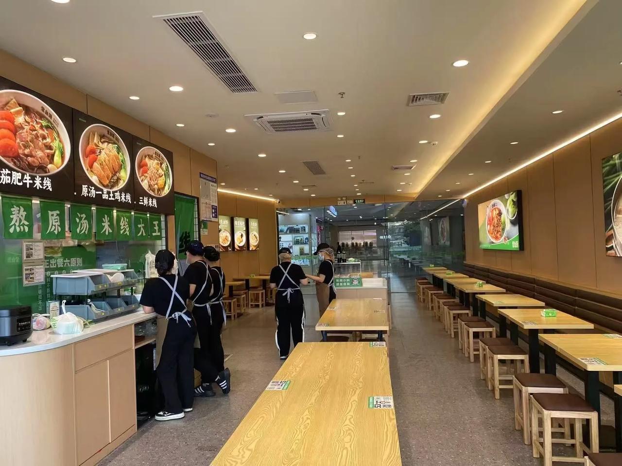 今天我家上小班的宝宝要去天虹商场“一米厨”吃饭中午家里饭已烧好她却闹着要