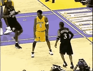 2001年总决赛上，湖人队只要做好一件事，就能稳稳夺冠，那就是防住艾弗森！第一