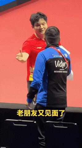 陈玘看樊振东也是很喜欢的样子啊，之前看很多人喷他，你看，现在看起来多好，一片乐乐