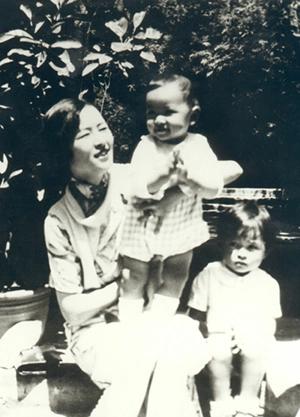 1950年夏天，清华大学建筑系发榜。梁从诫的名字没在上面，差了2分。父亲是梁思成