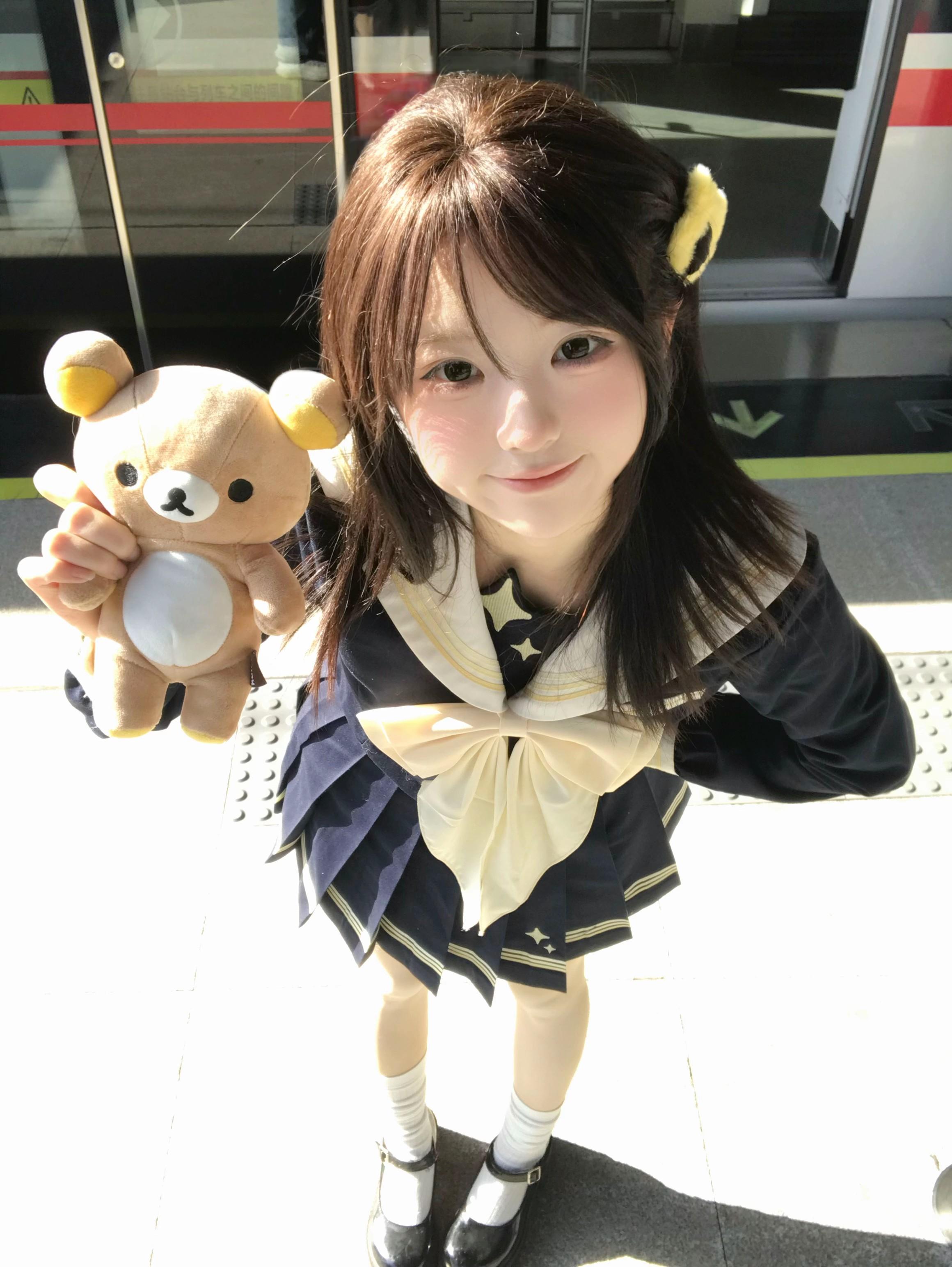 存点地铁站拍照姿势！！这样拍太有日系少女感了吧！。地铁站和jk的搭配拍...