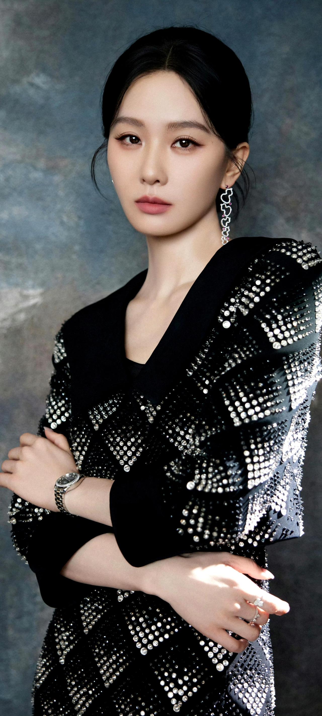 刘诗诗黑钻造型鲨疯了！冷艳贵气感拉满！刘诗诗这套黑钻造型直接美到心巴上！一袭