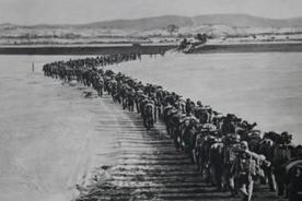 1953年，持续了三年的抗美援朝战争即将签定停战协议，毛主席密电彭德怀：不要签字