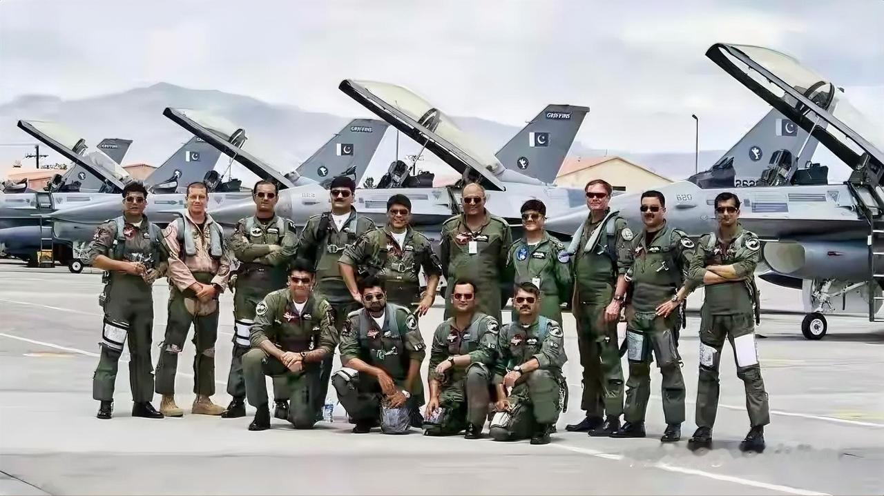 福建舰电磁弹射试验成功后，印度前海军副参谋长立马放话“要反制、保印度洋主导权”，