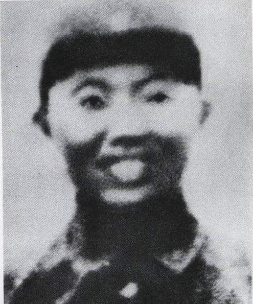 1942年，八路军副团长王凤麟遭叛徒出卖，被日军围在山上，打到只剩一颗子弹时，当