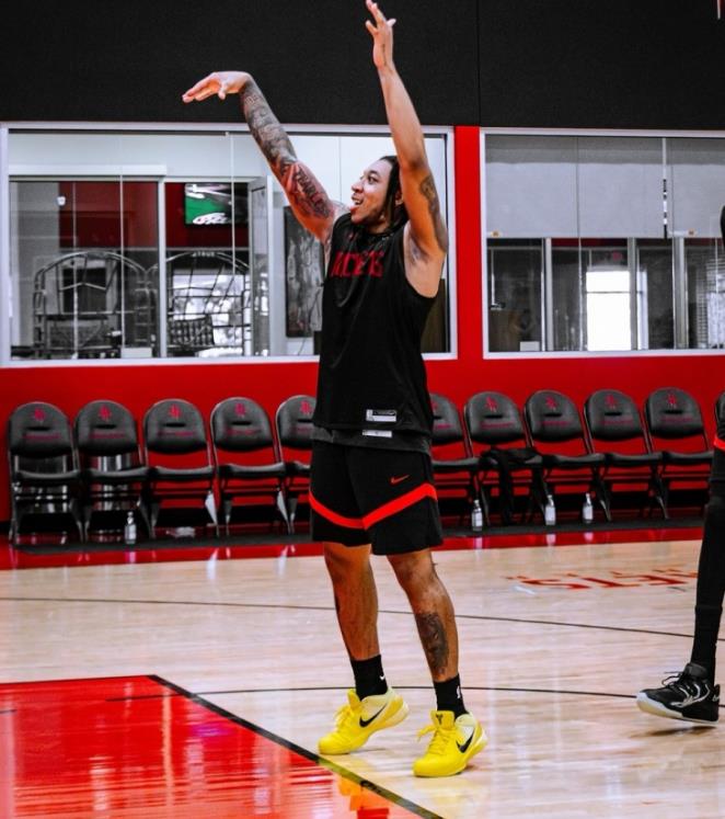 火箭队控球后卫现在有了一些变化。戴维森的崛起影响了很多球员，比如说，阿门·汤普森