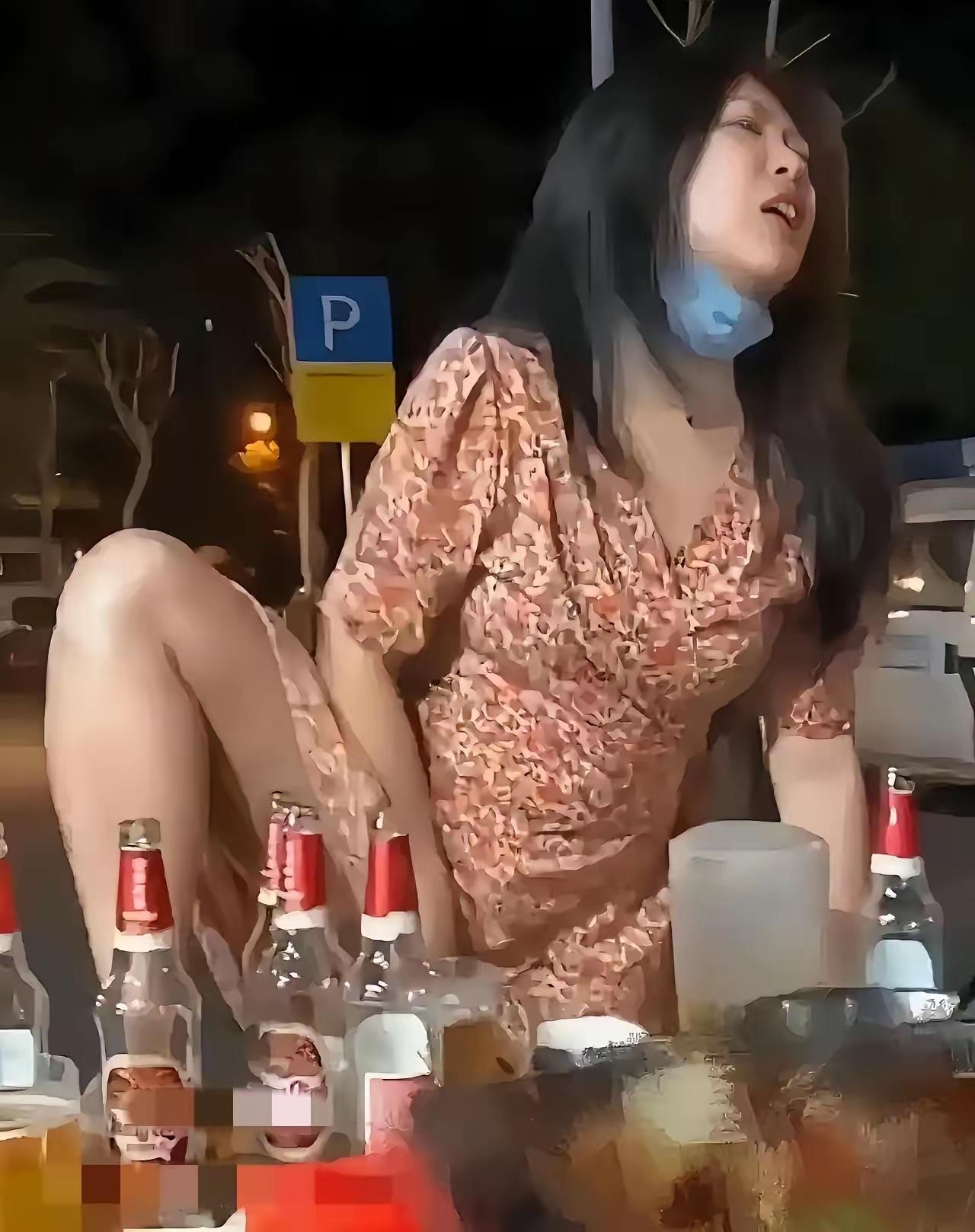 女子醉酒街头失态，知名艺人也曾因喝多出糗，你认为适量饮酒重要吗？最近，网络上频