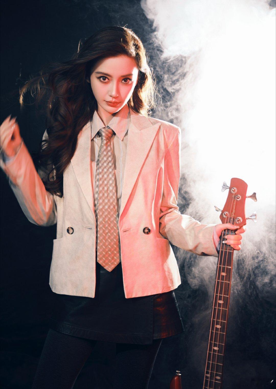 Angelababy仿妆教程Angelababy在洞洞板认出粉丝一年一冬至一