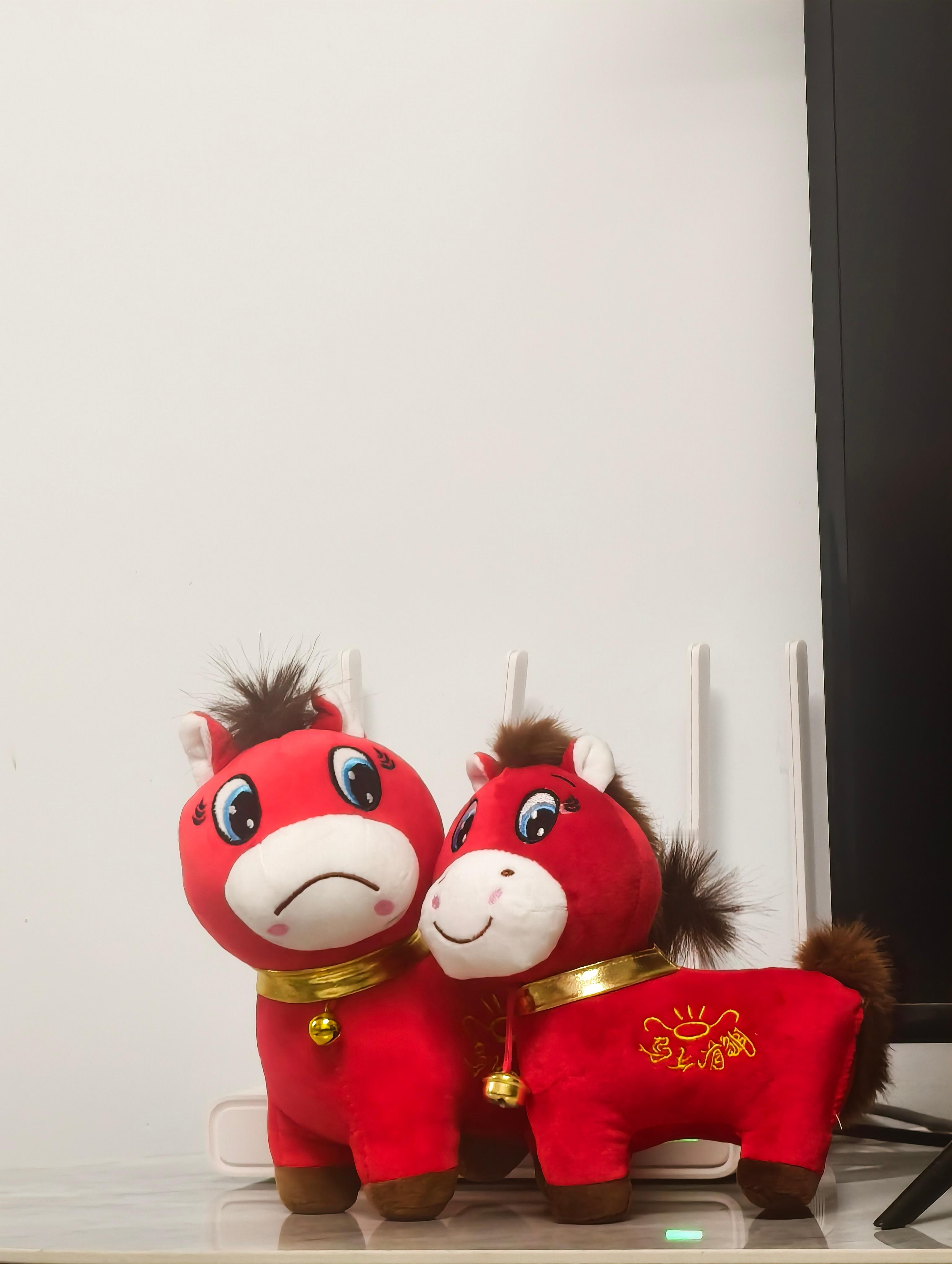 我就是看了哭哭马的新闻后，才买了一对笑笑马和哭哭马，刚好哭哭马比笑笑马大一点，成