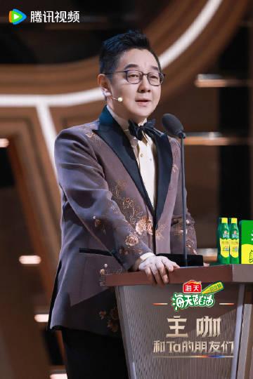 脱口秀节目看来是真的不行了，请不到嘉宾，还有知名导演临时爽约不来节目。主持人张绍