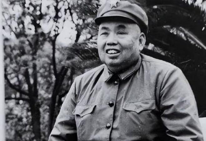 1978年，一辆吉普车突然闯进了广州军区招待所，哨兵警告无效后对吉普车开了三枪，