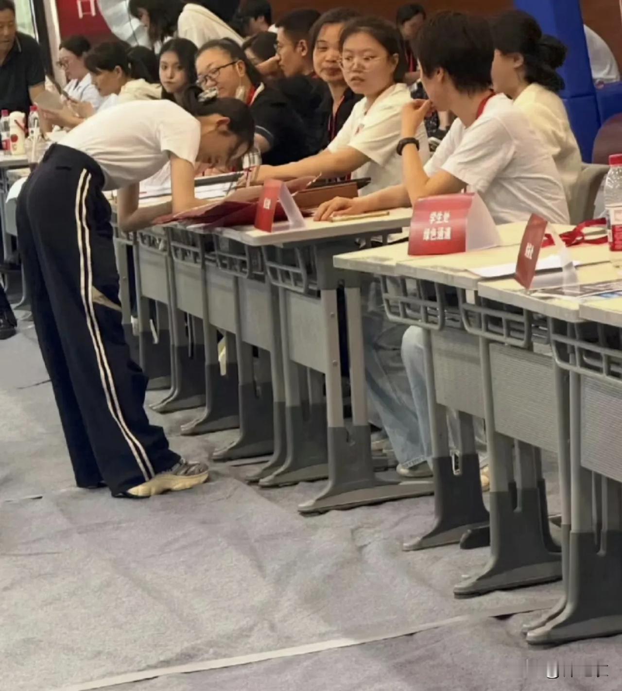 黄杨钿甜今年丑闻缠身，而其中的真真假假也是众说纷纭，但是官方给出的答案。意思