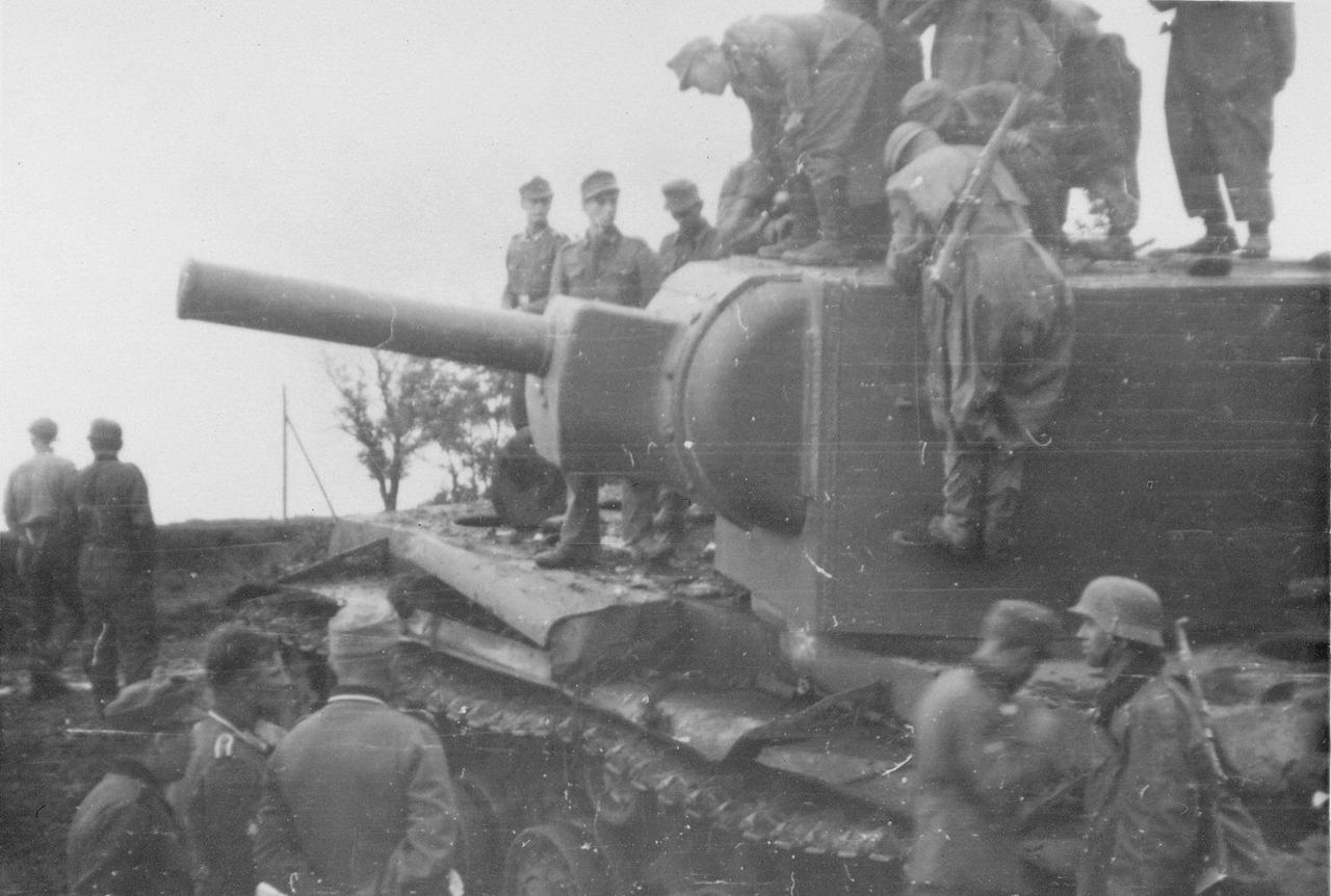 暴殄天物啊，完全可以修理嘛——1941年，东线，乌克兰，利沃夫州，戈罗热夫村。