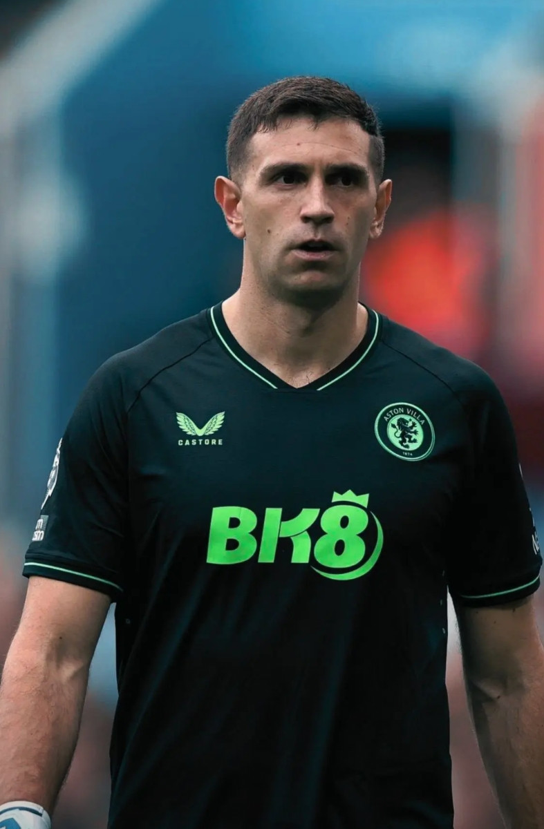 阿根廷世界杯前景蒙上一层阴影，两大核心主力接连受伤。门将马丁内斯在阿斯顿维拉赛