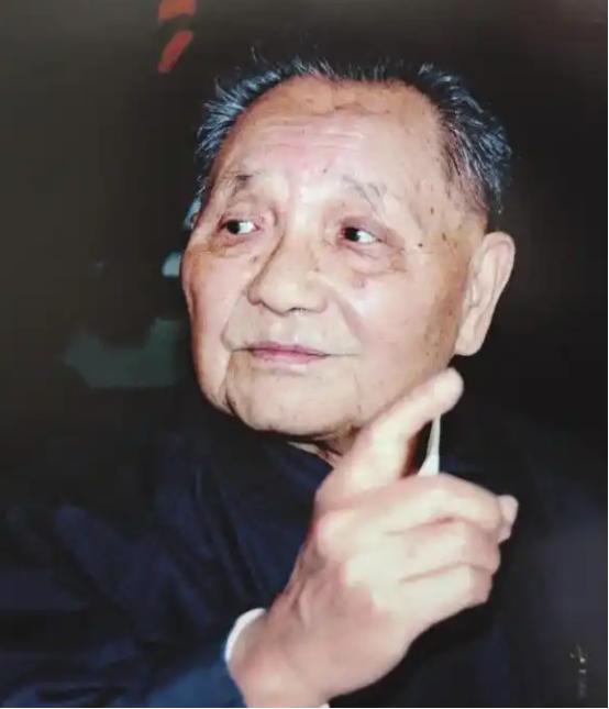 美国若插手台湾问题，怎么办？邓公早给出答案：美国只有两个选择，特朗普上任后，针对