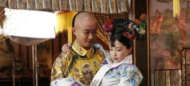 公元1825年，43岁的道光皇帝，把12岁的表妹博尔济吉特氏纳入后宫。自从表妹入