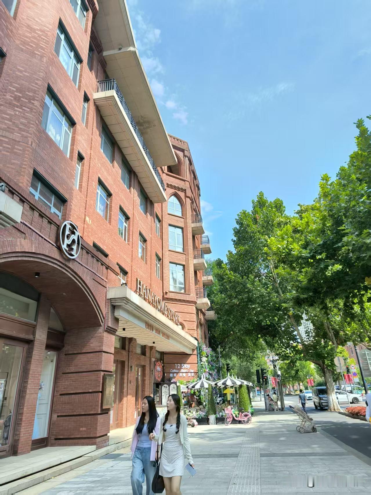 散步随手拍，泰安道一带街景，百遛不烦，百看不厌。有百年洋楼、公园，也有现代时