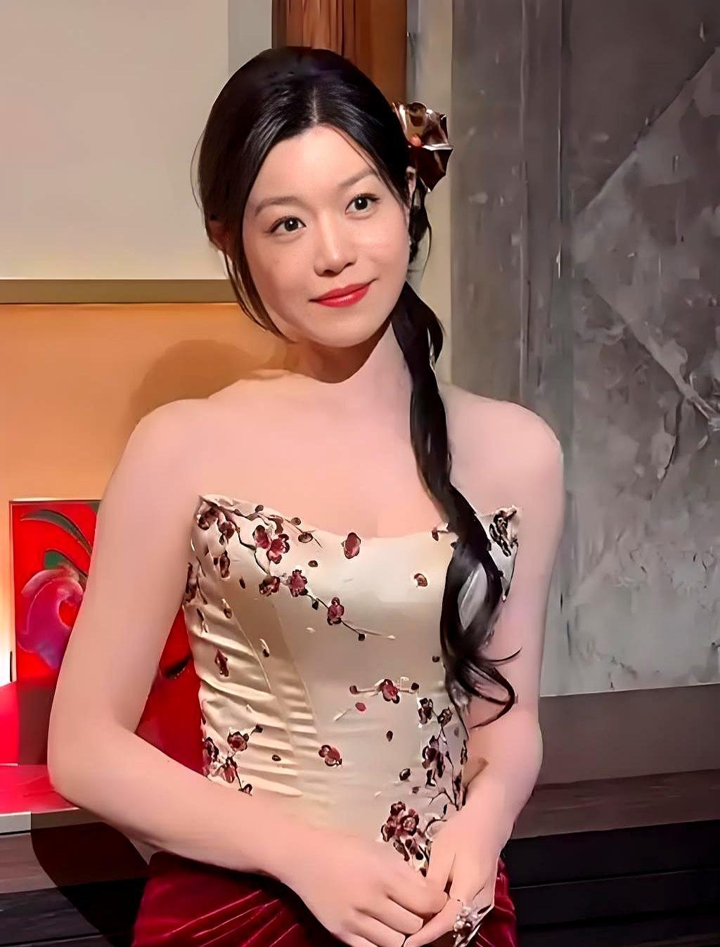 离婚一年，42岁的陈妍希搭档小19岁男星翻红，网友说：早该离了。新剧《狙击