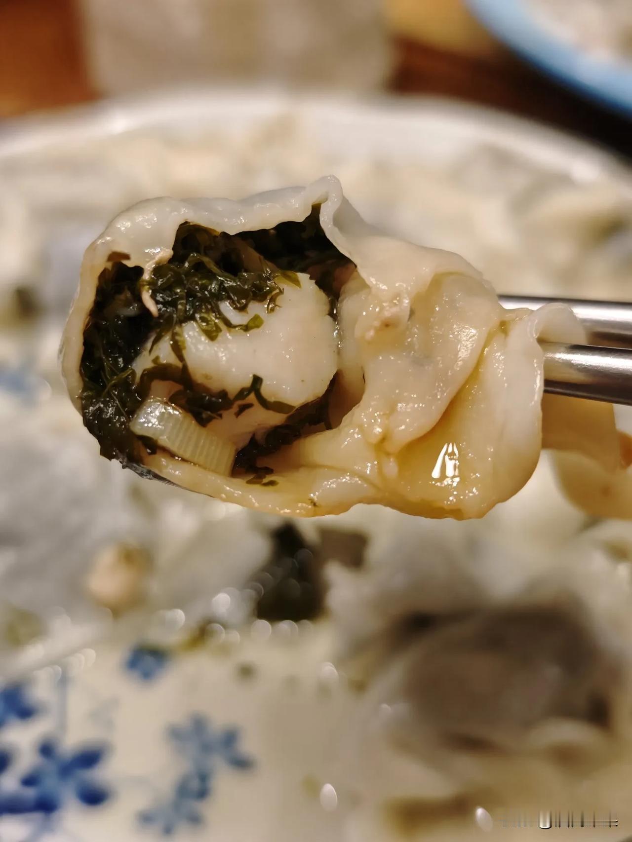 每年三月，大连人的快乐就是这口海麻线包子！第一次上手，买了二斤海麻线，搭配扇贝丁