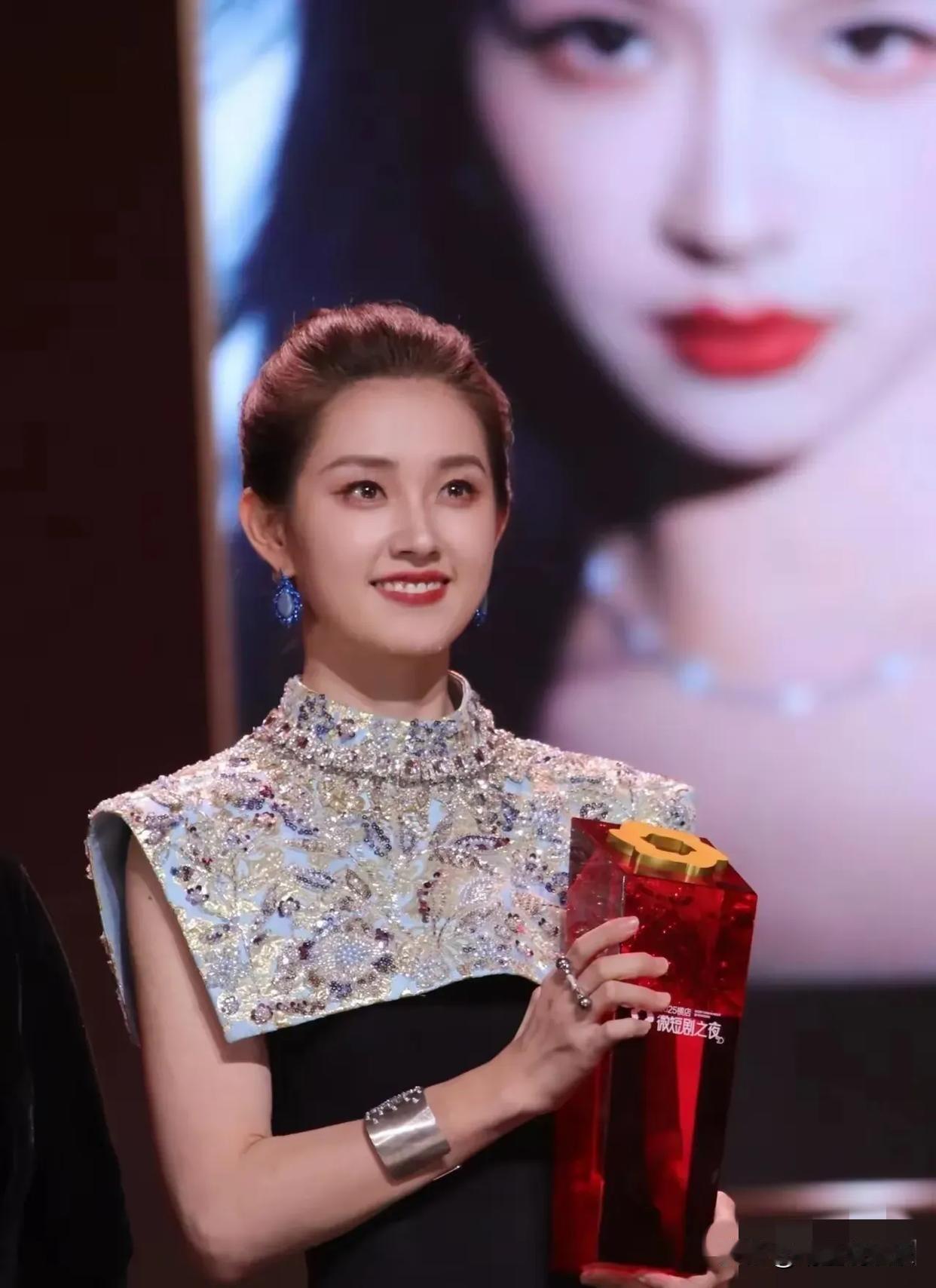 短剧演员郭宇欣获奖让我明白了一件事：如果没有短剧这个赛道，我们估计会错过很多优秀