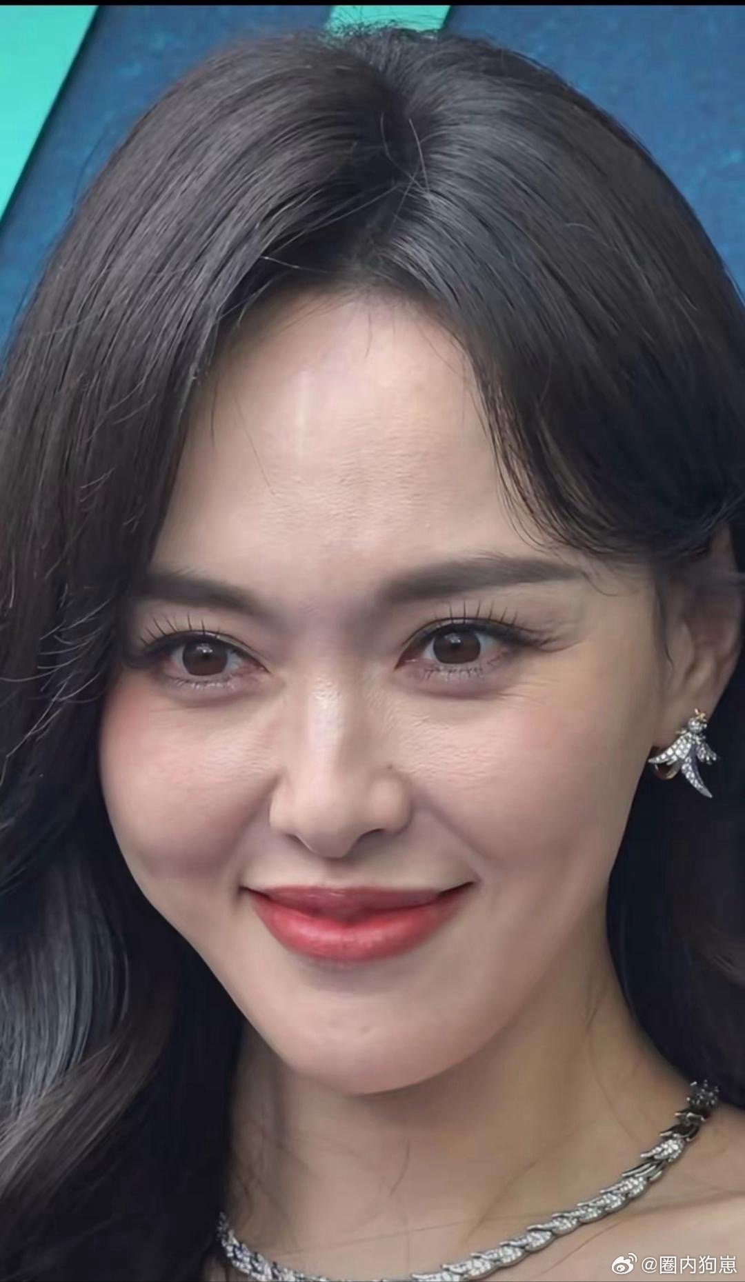 这才是现实中见到的唐嫣，本人比镜头里还要惊艳，美得直击人心