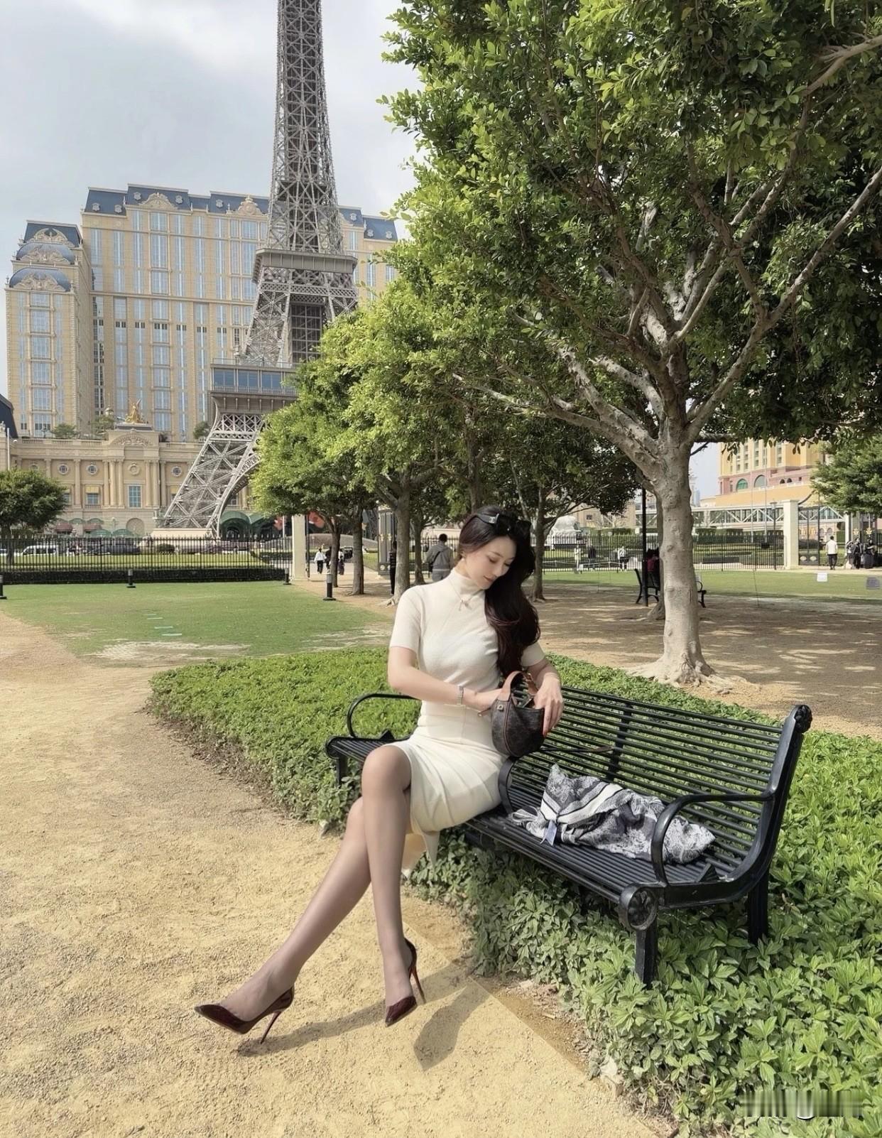 为什么漂亮的女孩都喜欢高跟鞋高跟鞋是女人味的标志，穿上它就仿佛宣告自己长大了。而