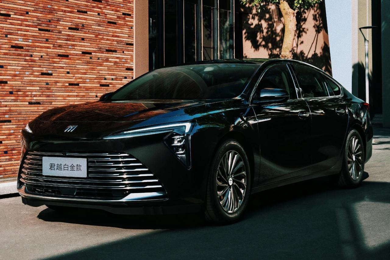 别克君越10月销量5261辆，别克君越11月销量4454辆，别克君越1