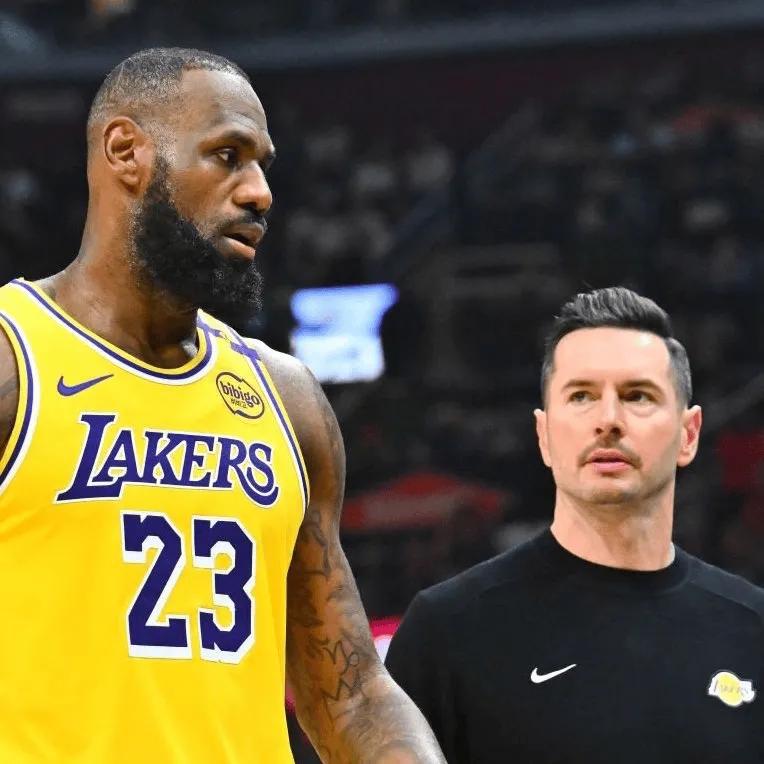 雷迪克：最理想的情况就是詹姆斯的球权使用率排名队内第三。这个观点，极为地正确。