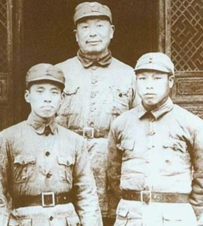 1937年，因为抗日的需要，红军内部进行了大整顿，萧克和王震的红6军团被改编成了